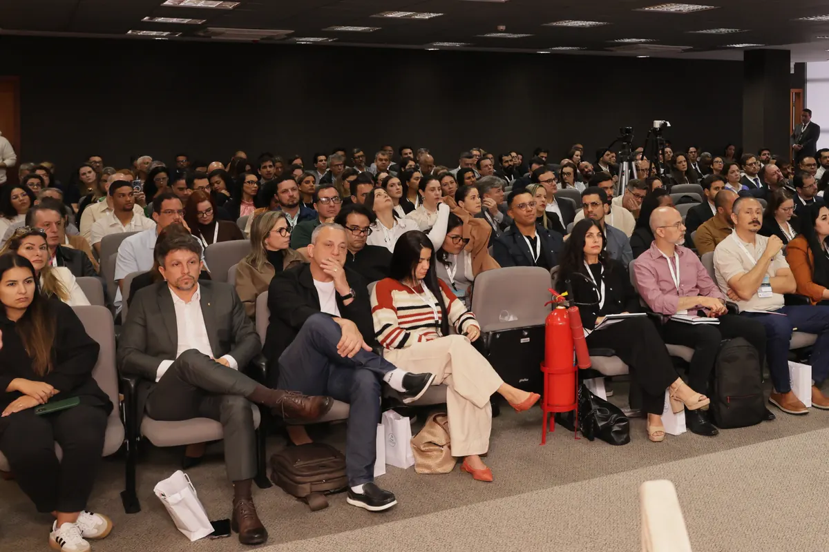 Plateia no Auditório da FINDES, em Vitória, durante a Rota Sudeste de Leilões Imobiliários.